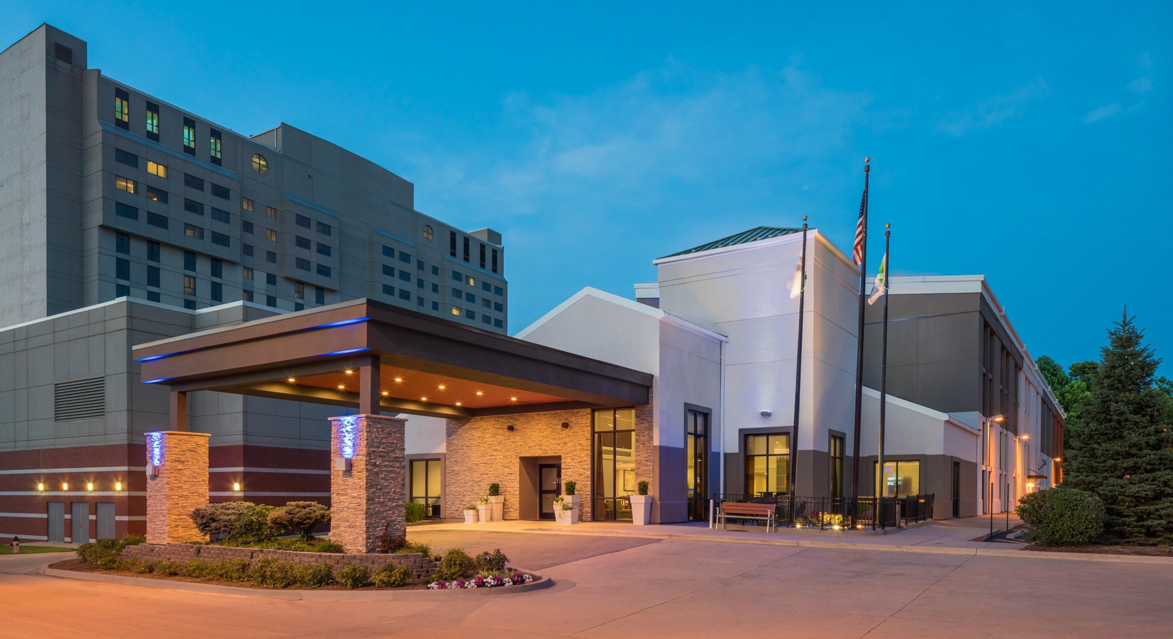 Holiday Inn Express & Suites Springfield By Ihg Экстерьер фото