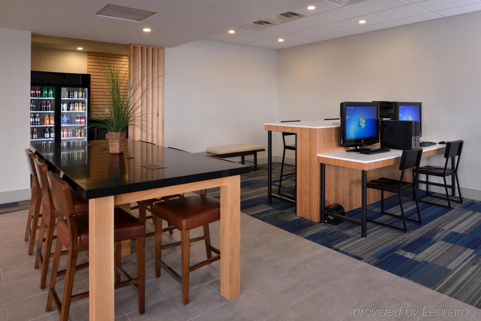 Holiday Inn Express & Suites Springfield By Ihg Экстерьер фото