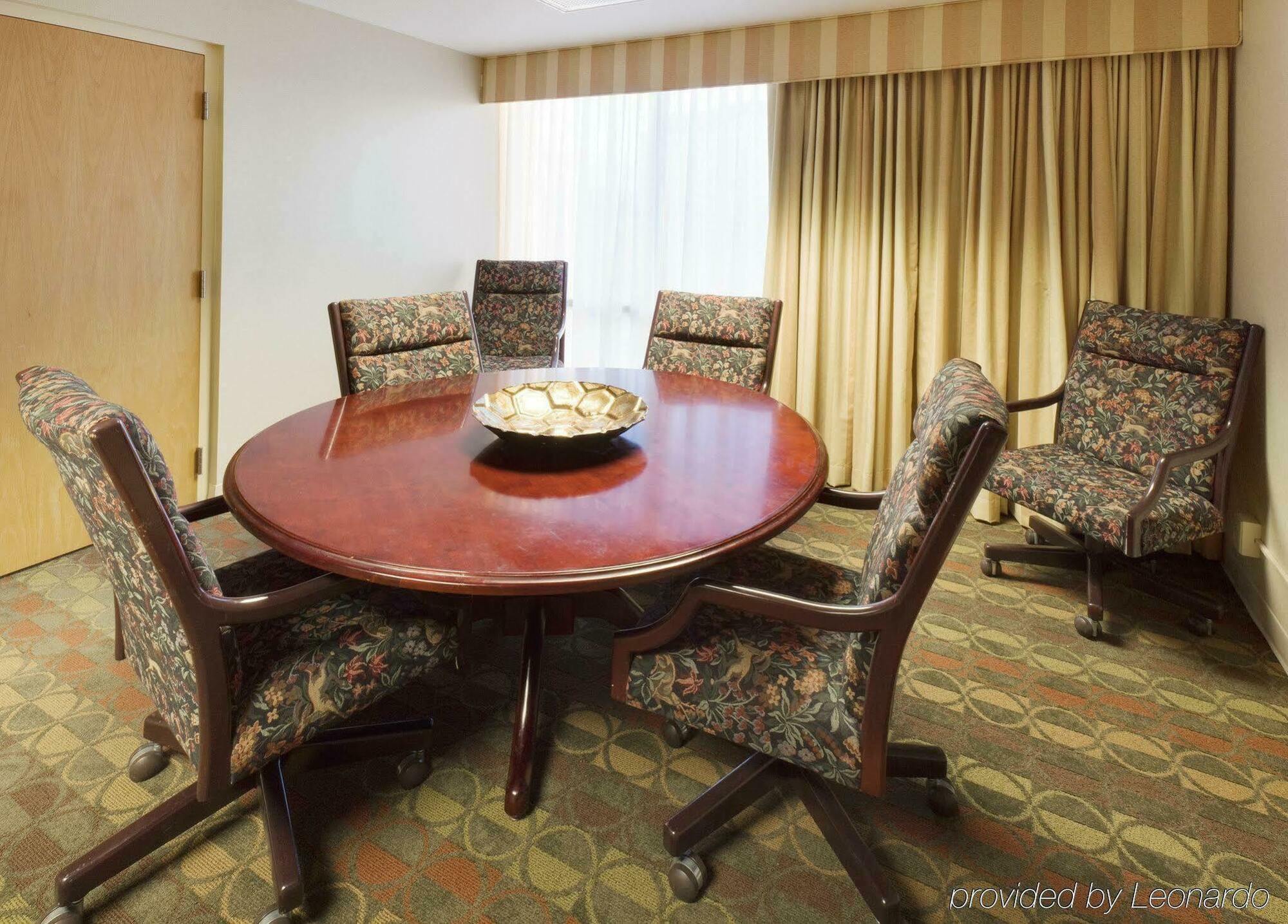 Holiday Inn Express & Suites Springfield By Ihg Экстерьер фото