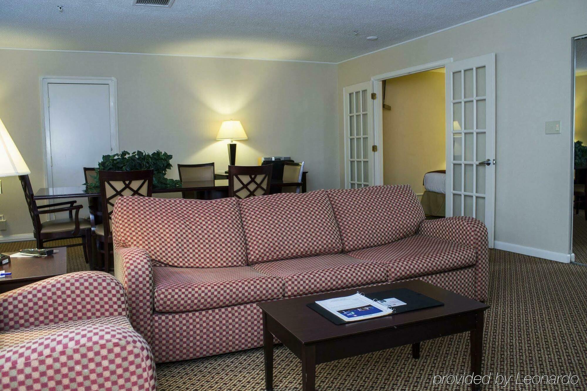 Holiday Inn Express & Suites Springfield By Ihg Экстерьер фото