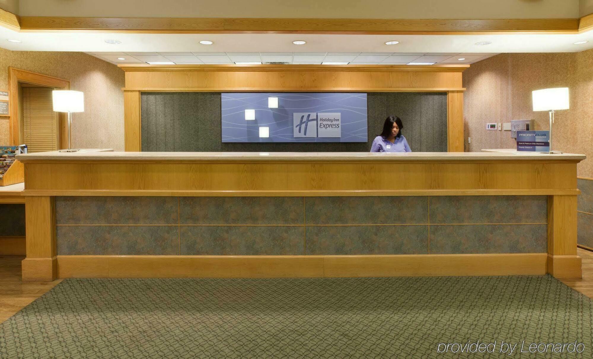 Holiday Inn Express & Suites Springfield By Ihg Экстерьер фото